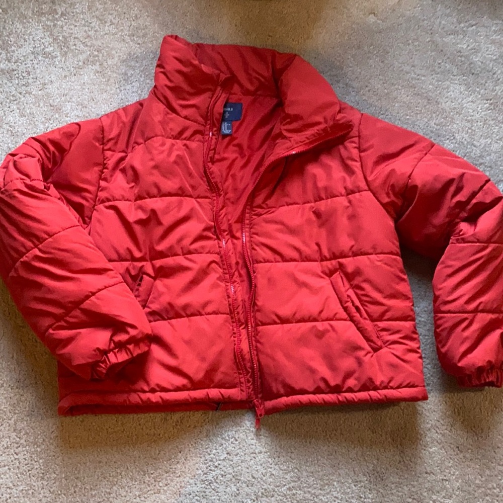 Red cropped puffer